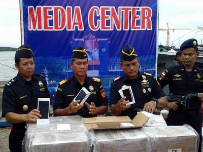 Tujuan ke Tembilahan, Ribuan HP Xiaomi Disita